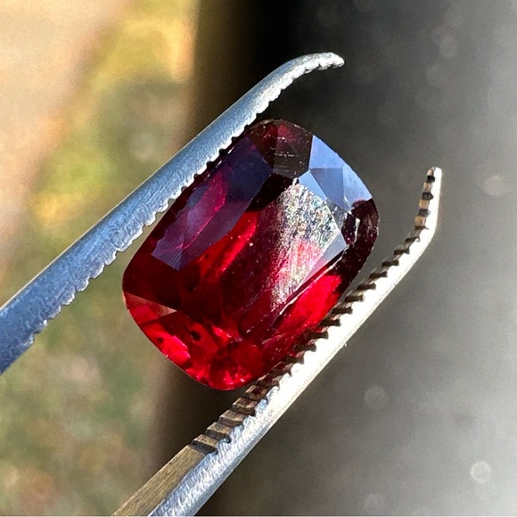 Reddish Garnet 3.30 CT's Attractive Piece - Picture 8 of 16